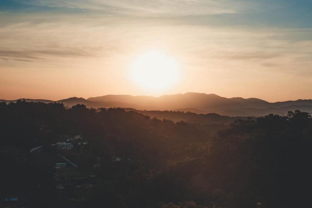 Se você procura o que fazer em Arujá, comece simples: o pôr do sol!