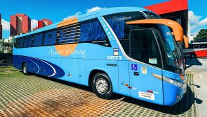onibus azul diagonal